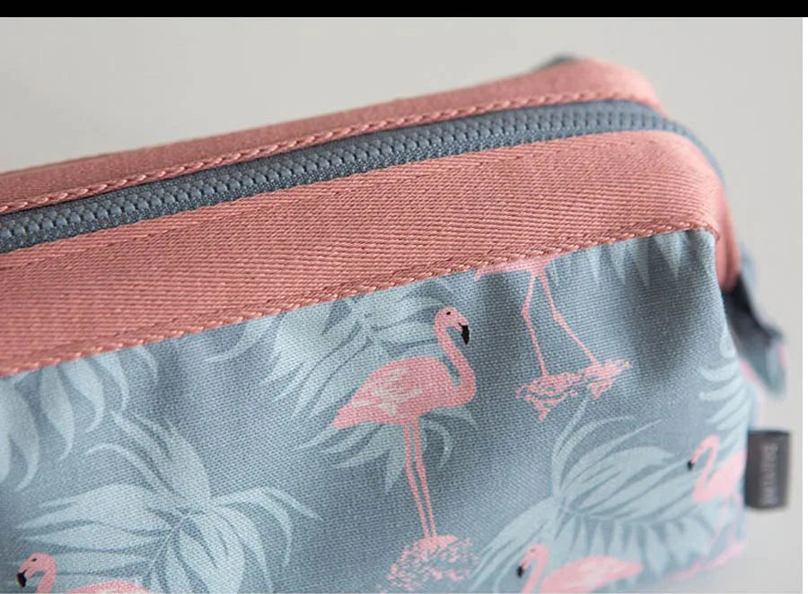 Nueva bolsa de cosméticos de moda para mujer, bolsas de maquillaje impermeables.