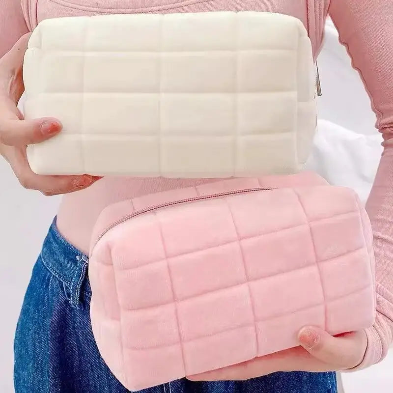 Cosmetiquera de Peluche con Cierre