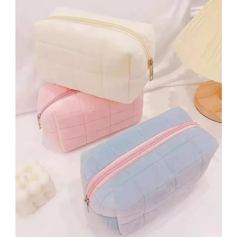 Cosmetiquera de Peluche con Cierre