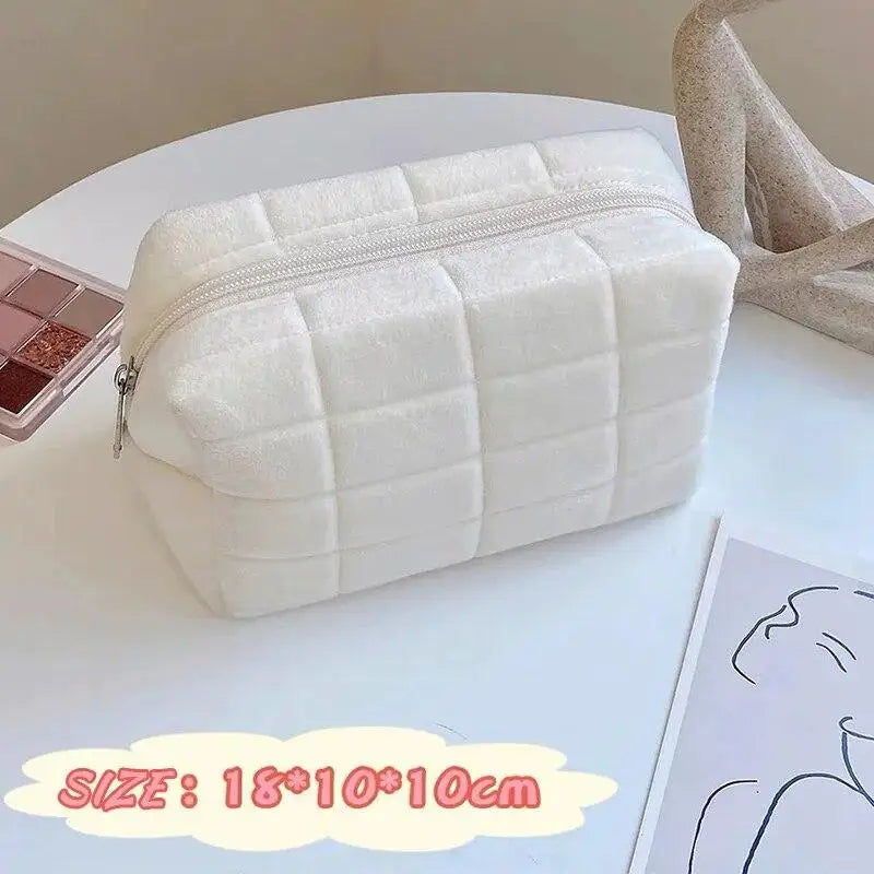 Cosmetiquera de Peluche con Cierre