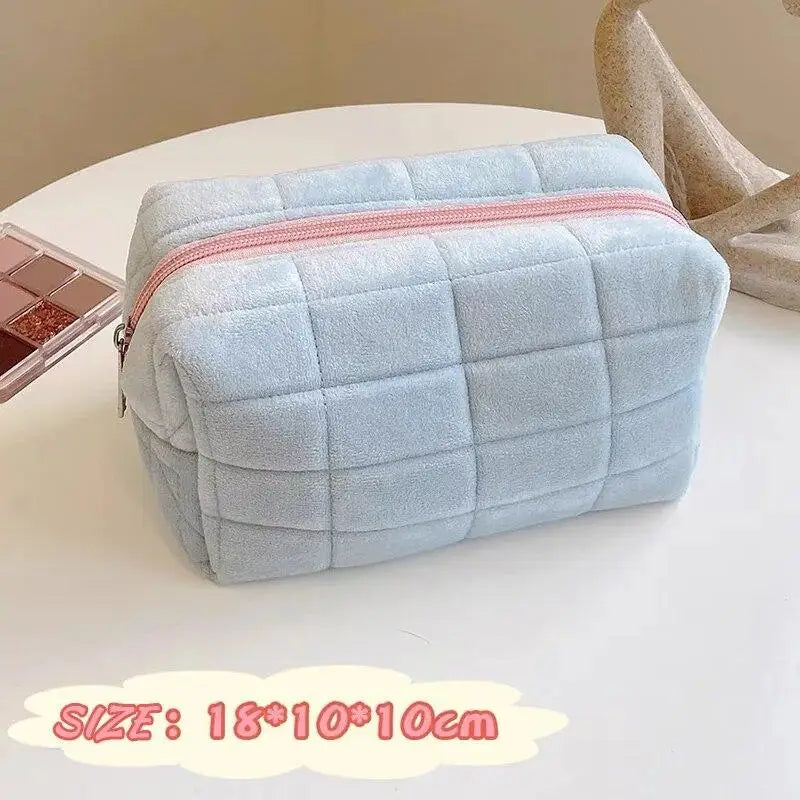 Cosmetiquera de Peluche con Cierre