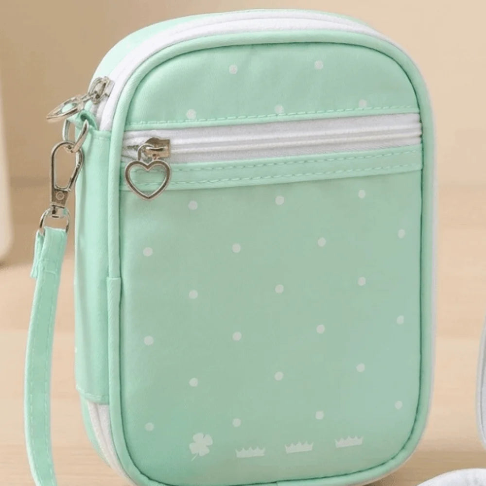 Porta Pasaportes Estilo Coreano con Diseño de Fresa