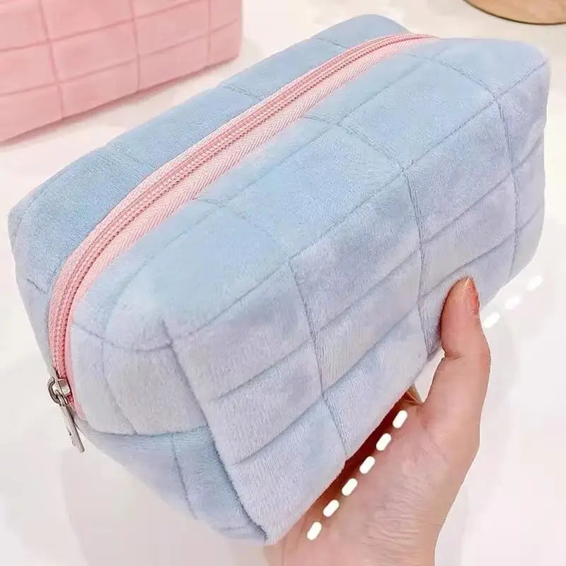 Cosmetiquera de Peluche con Cierre
