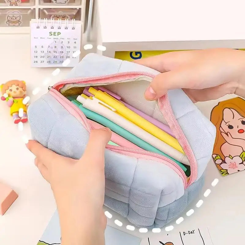Cosmetiquera de Peluche con Cierre