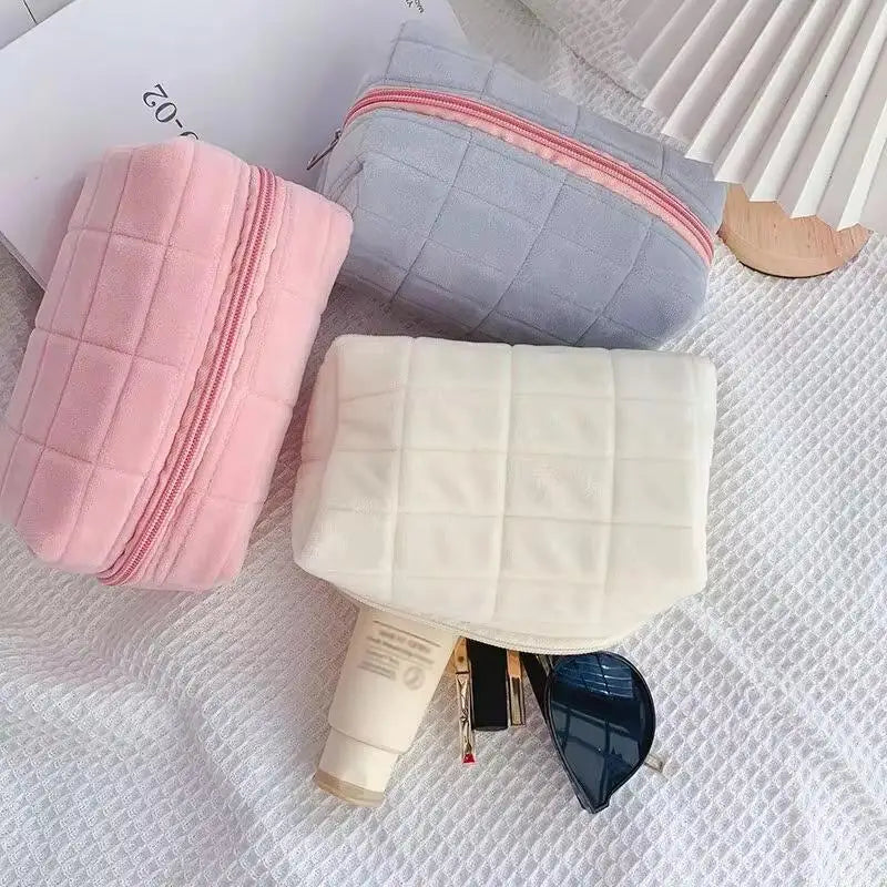 Cosmetiquera de Peluche con Cierre
