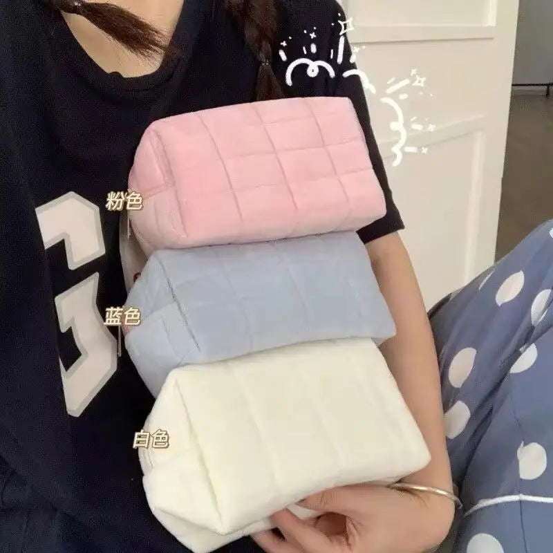 Cosmetiquera de Peluche con Cierre